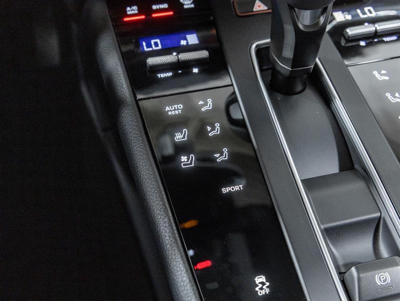 2026 Porsche Macan  Photo