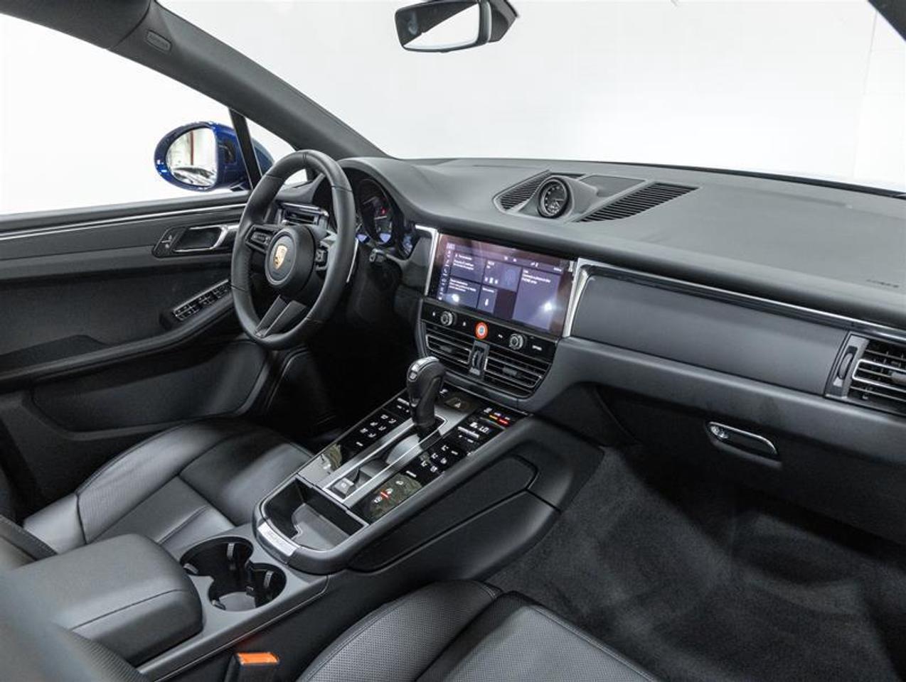 2026 Porsche Macan  Photo