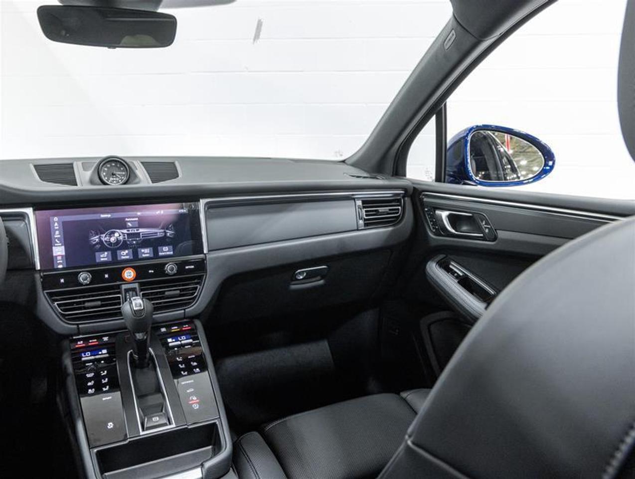 2026 Porsche Macan  Photo