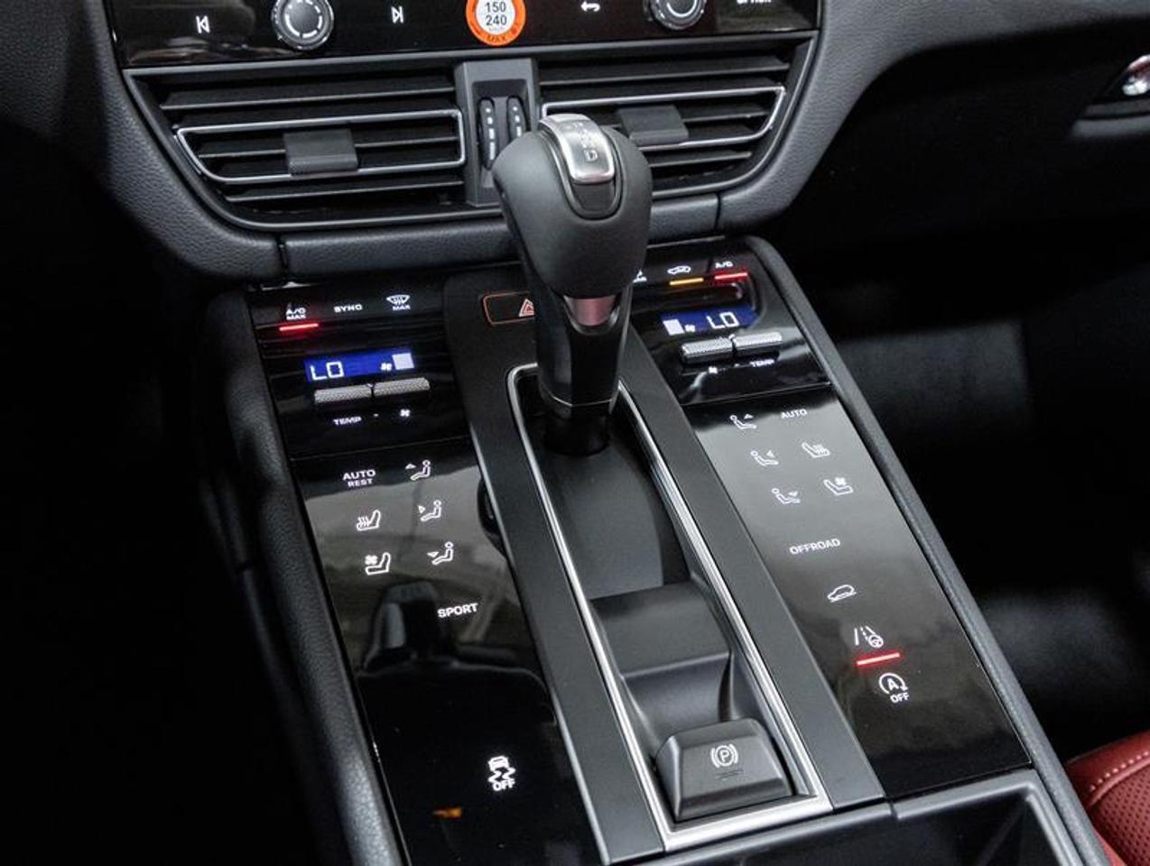 2026 Porsche Macan  Photo