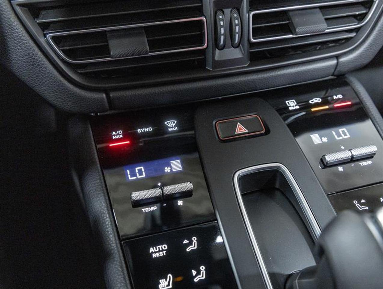 2026 Porsche Macan  Photo