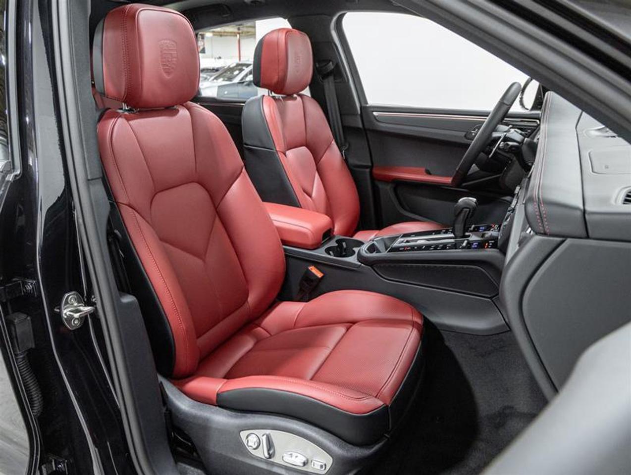 2026 Porsche Macan  Photo