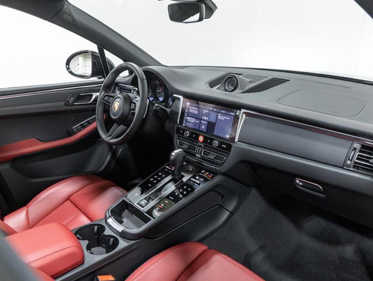 2026 Porsche Macan  Photo