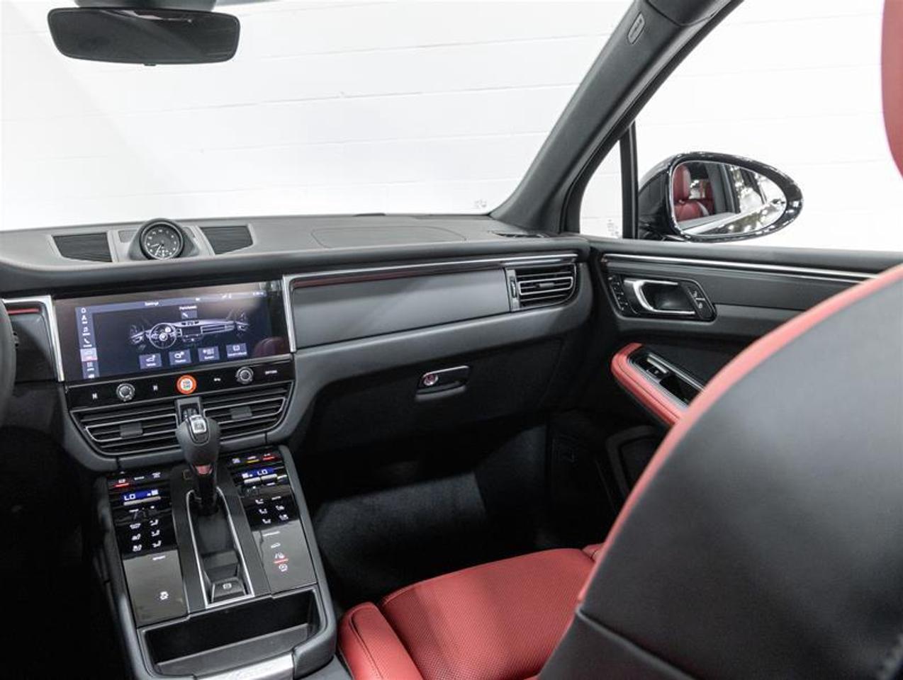 2026 Porsche Macan  Photo