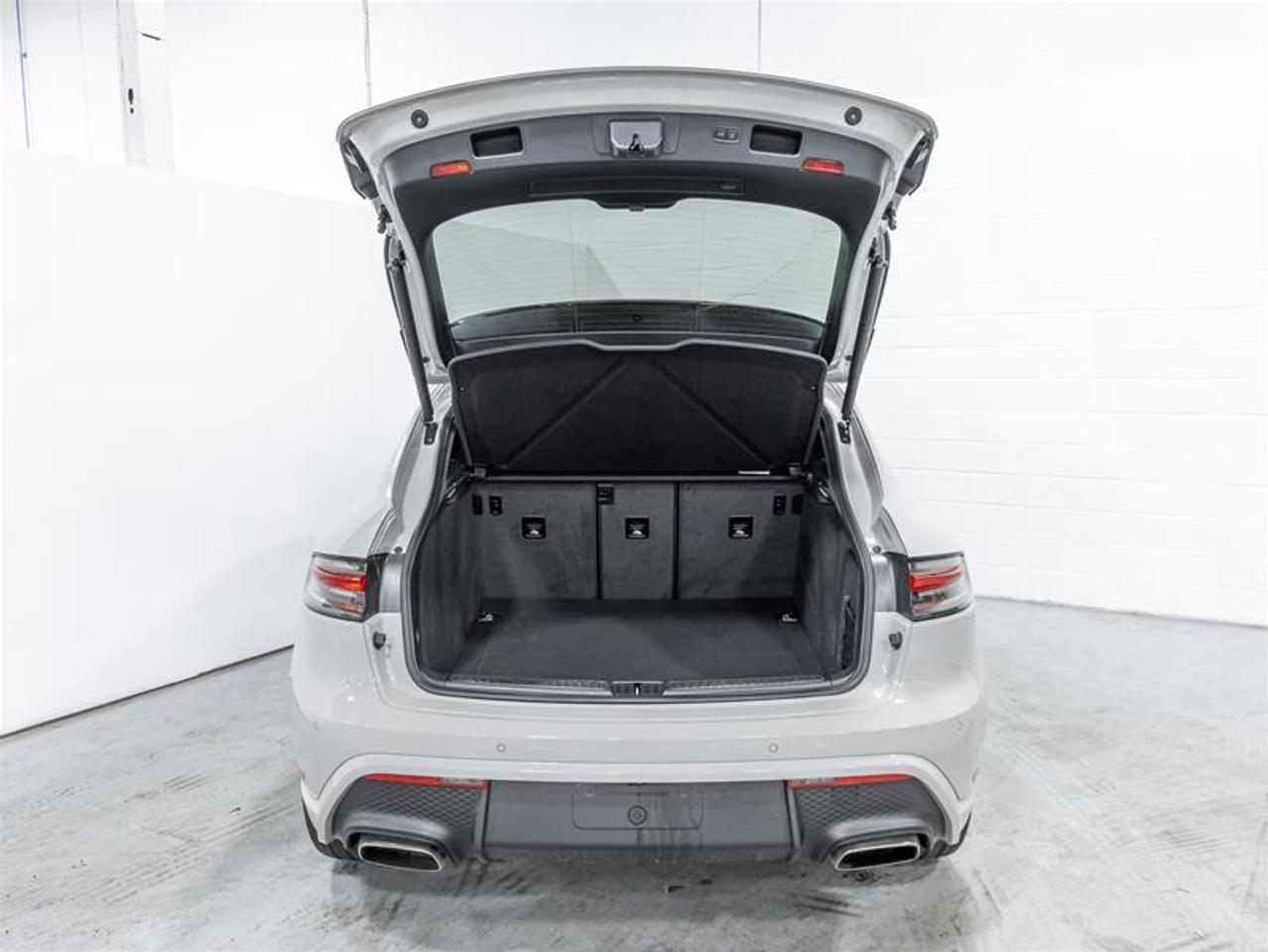 2025 Porsche Macan  Photo