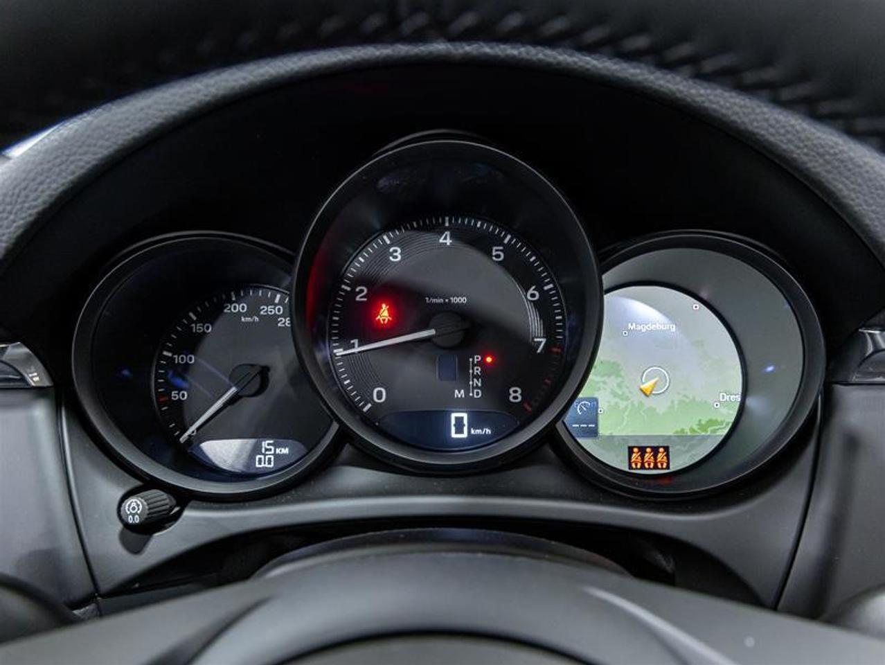 2025 Porsche Macan  Photo