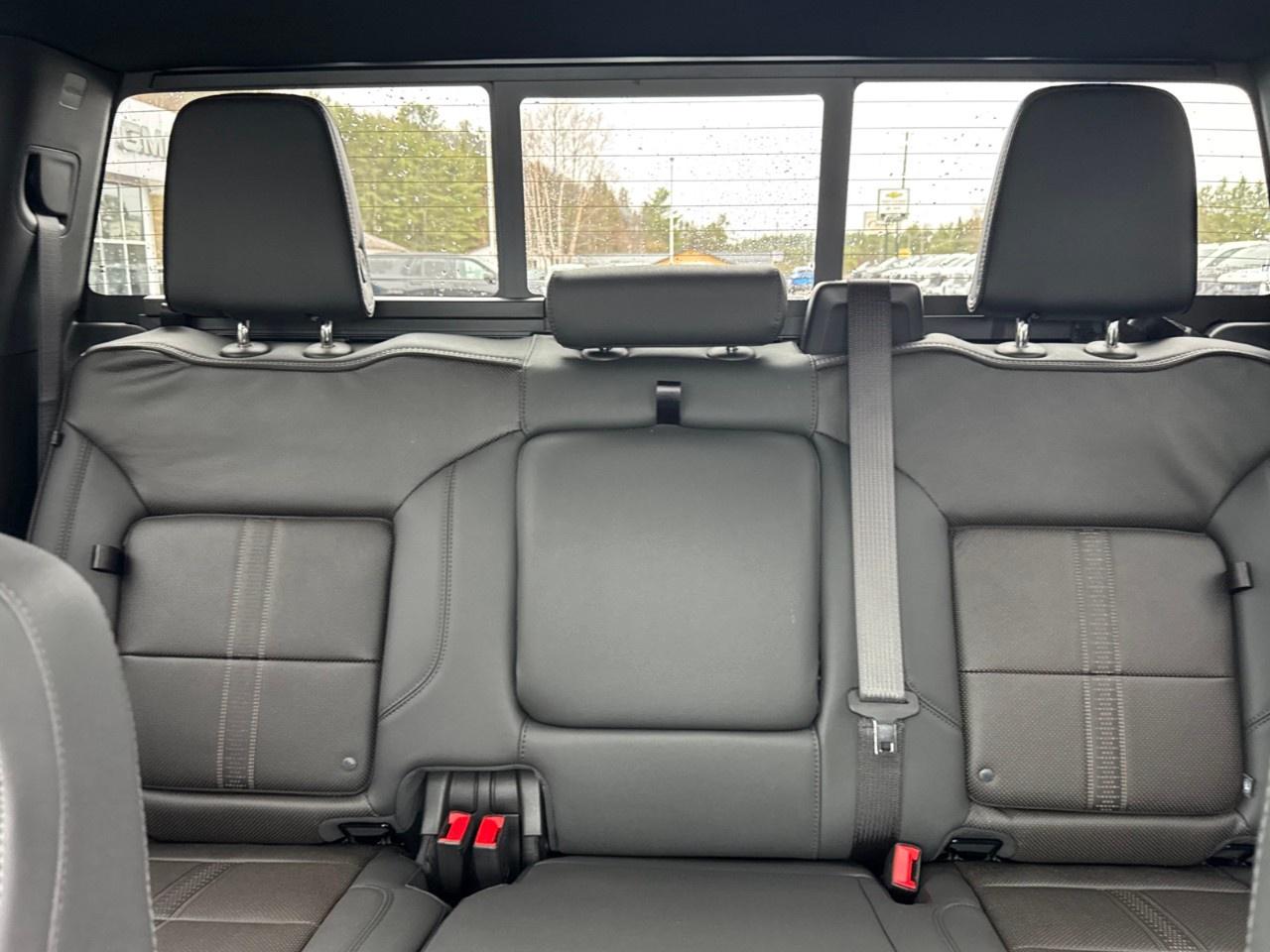 2026 Chevrolet Silverado 1500 Crew Cab Short Box 4-Wheel Drive High Country Photo