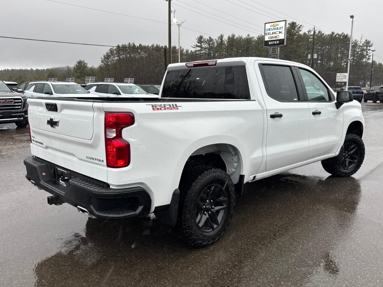 2026 Chevrolet Silverado 1500 Crew Cab Short Box 4-Wheel Drive Custom Trail Boss Photo4