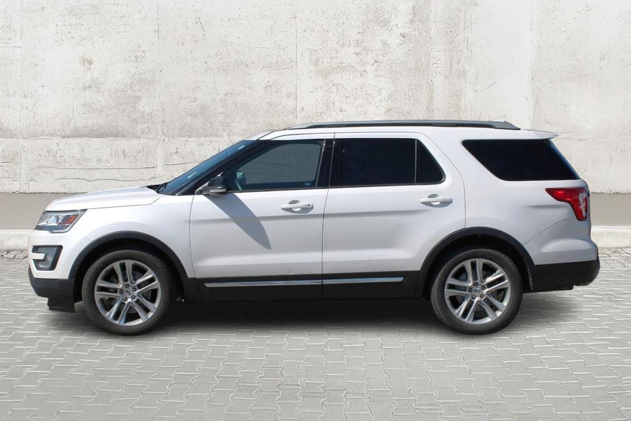 2017 Ford Explorer XLT  SiriusXM Gps BkpCam HtdSeats Sunroof Photo2