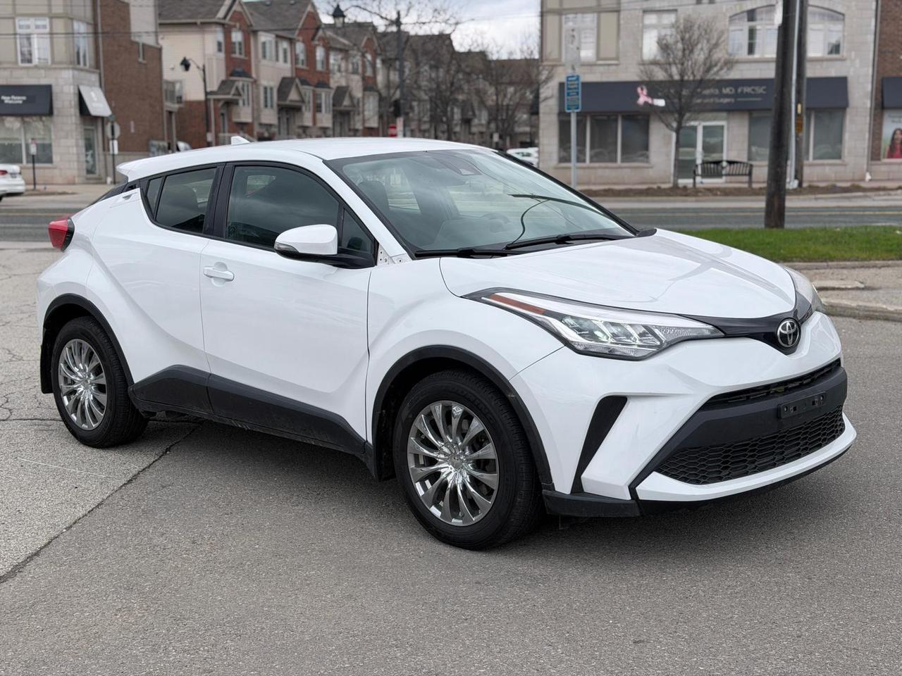 2022 Toyota C-HR XLE Photo