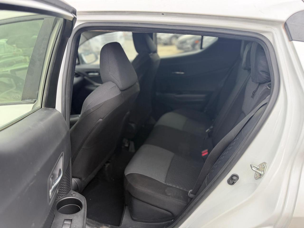 2022 Toyota C-HR XLE Photo