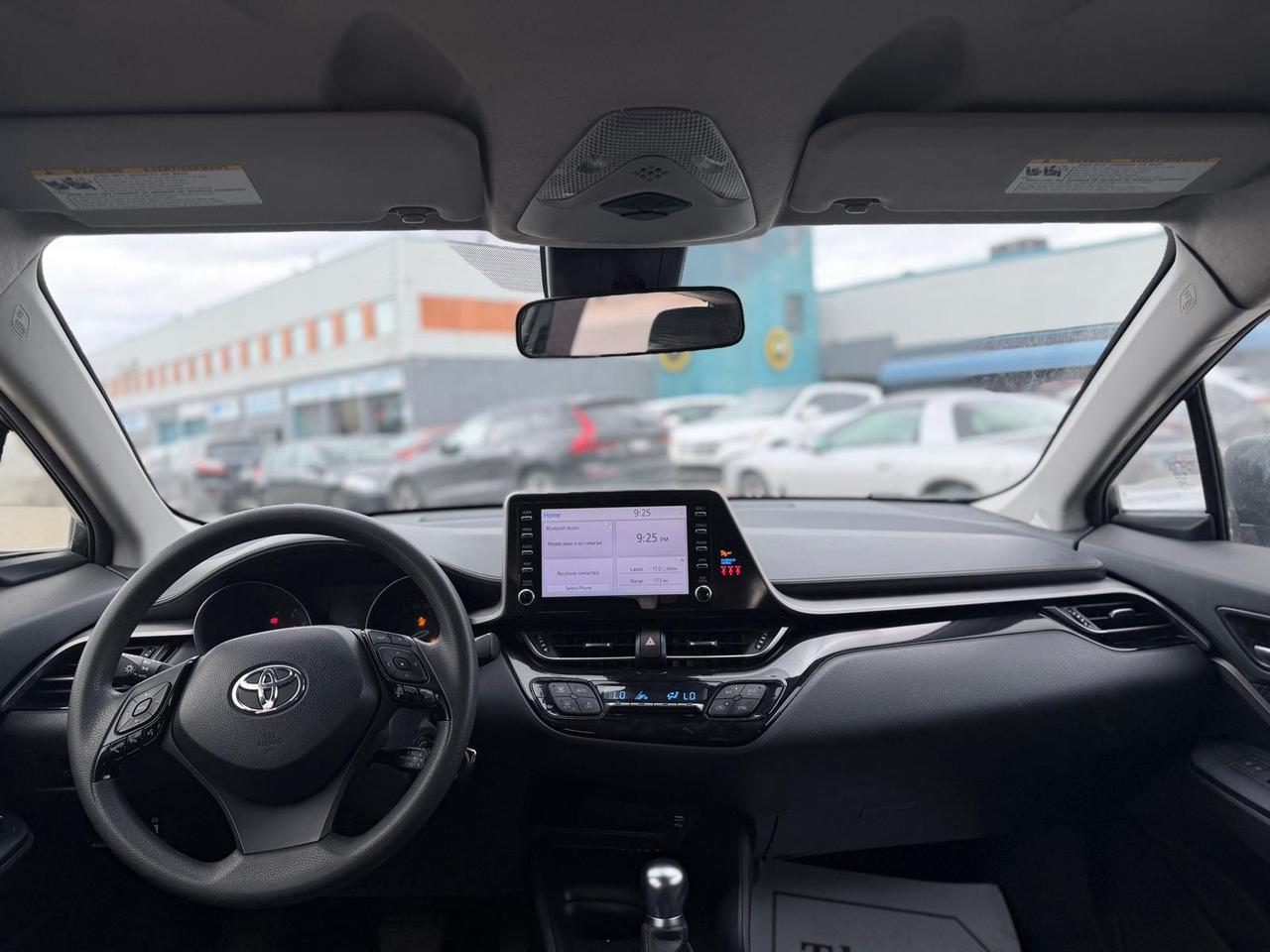 2022 Toyota C-HR XLE Photo