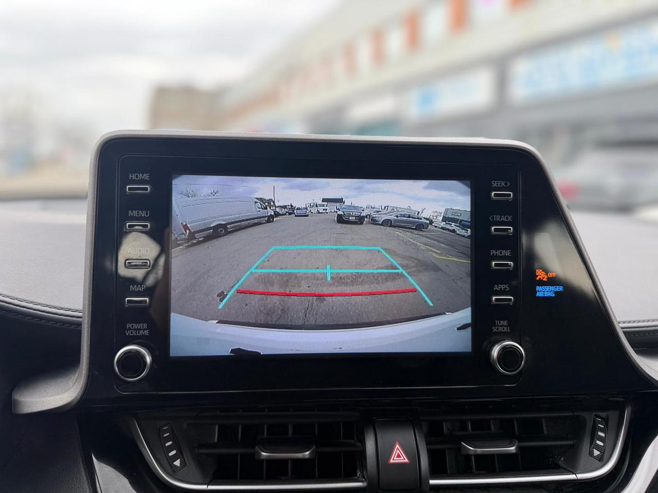 2022 Toyota C-HR XLE Photo