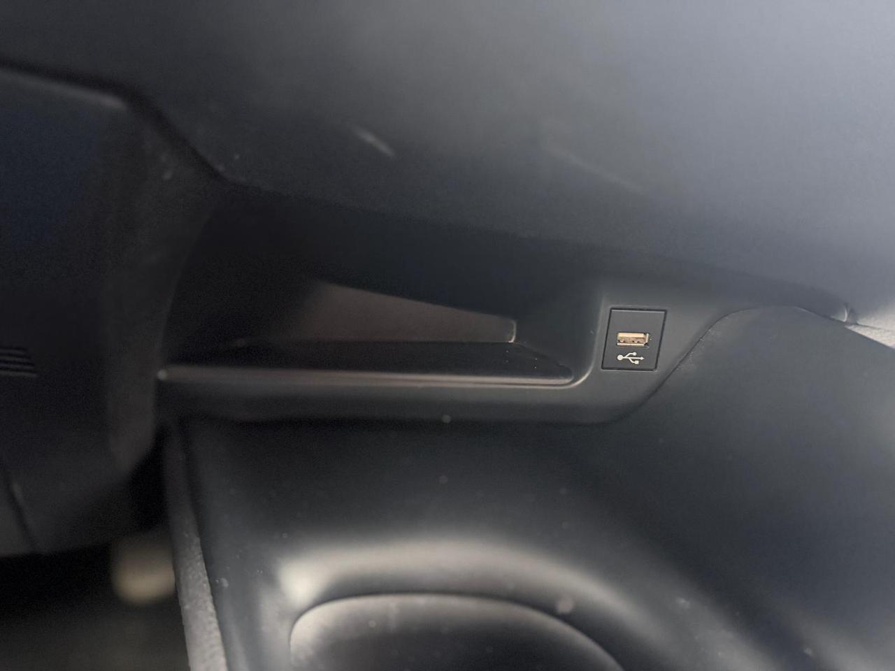 2022 Toyota C-HR XLE Photo