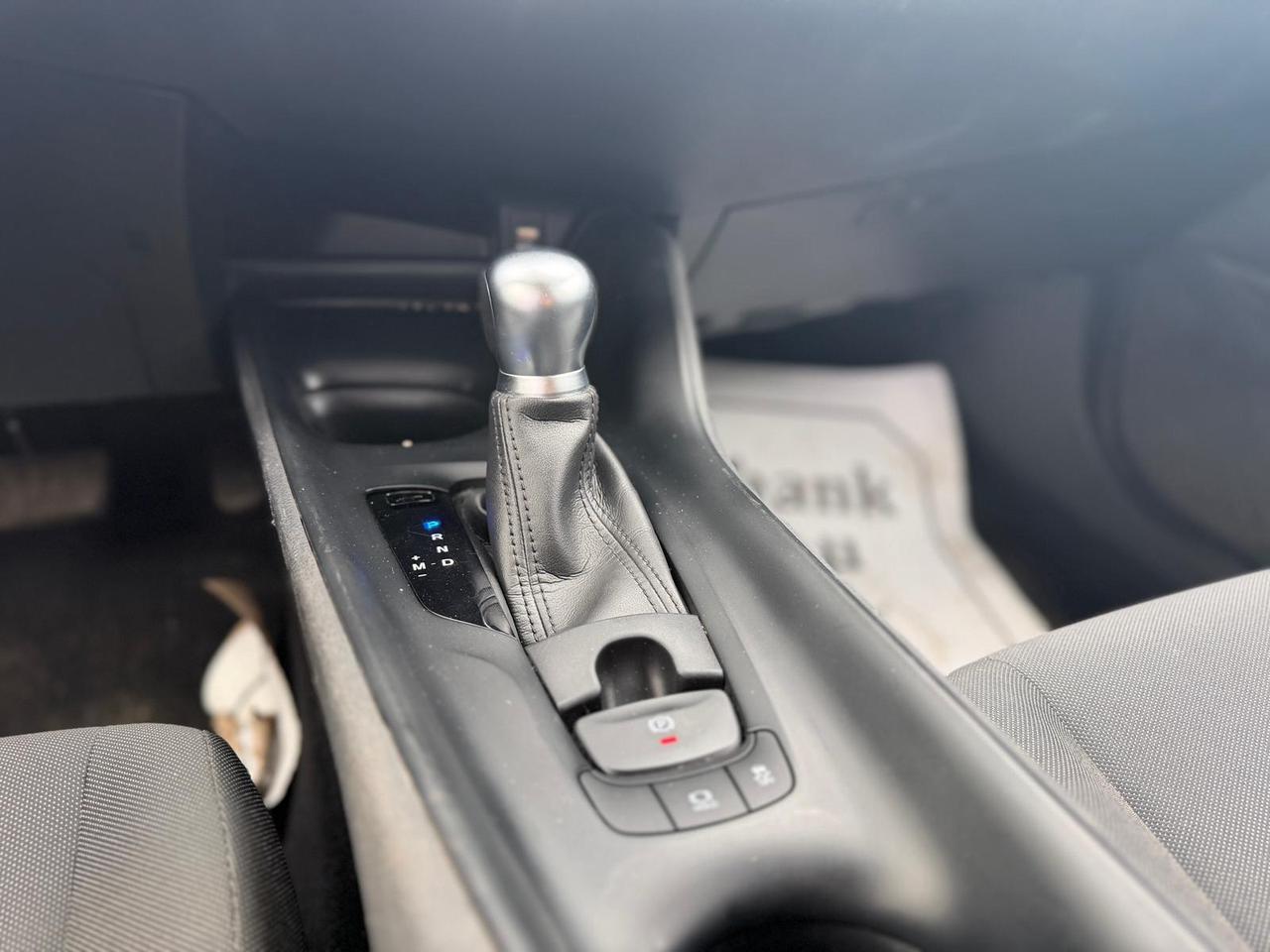 2022 Toyota C-HR XLE Photo