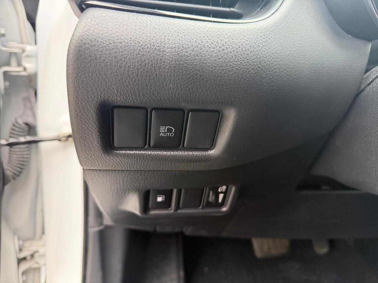 2022 Toyota C-HR XLE Photo