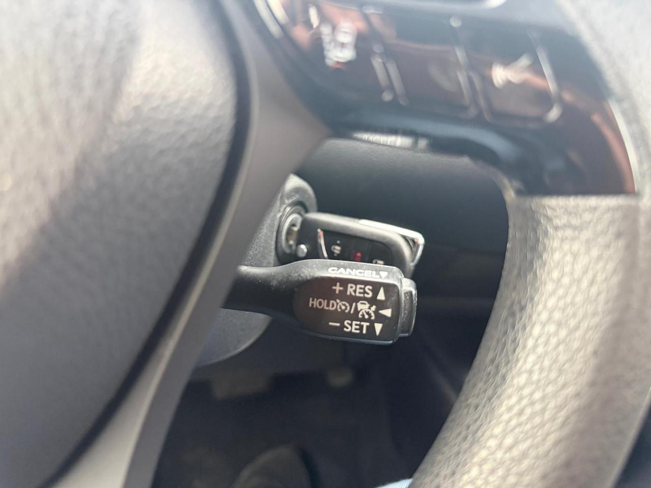 2022 Toyota C-HR XLE Photo