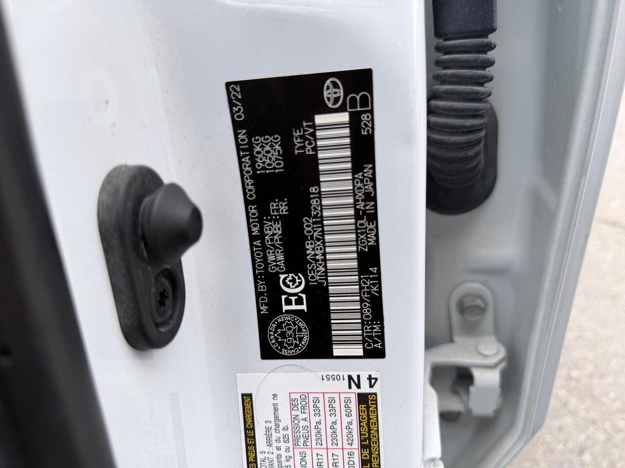 2022 Toyota C-HR XLE Photo