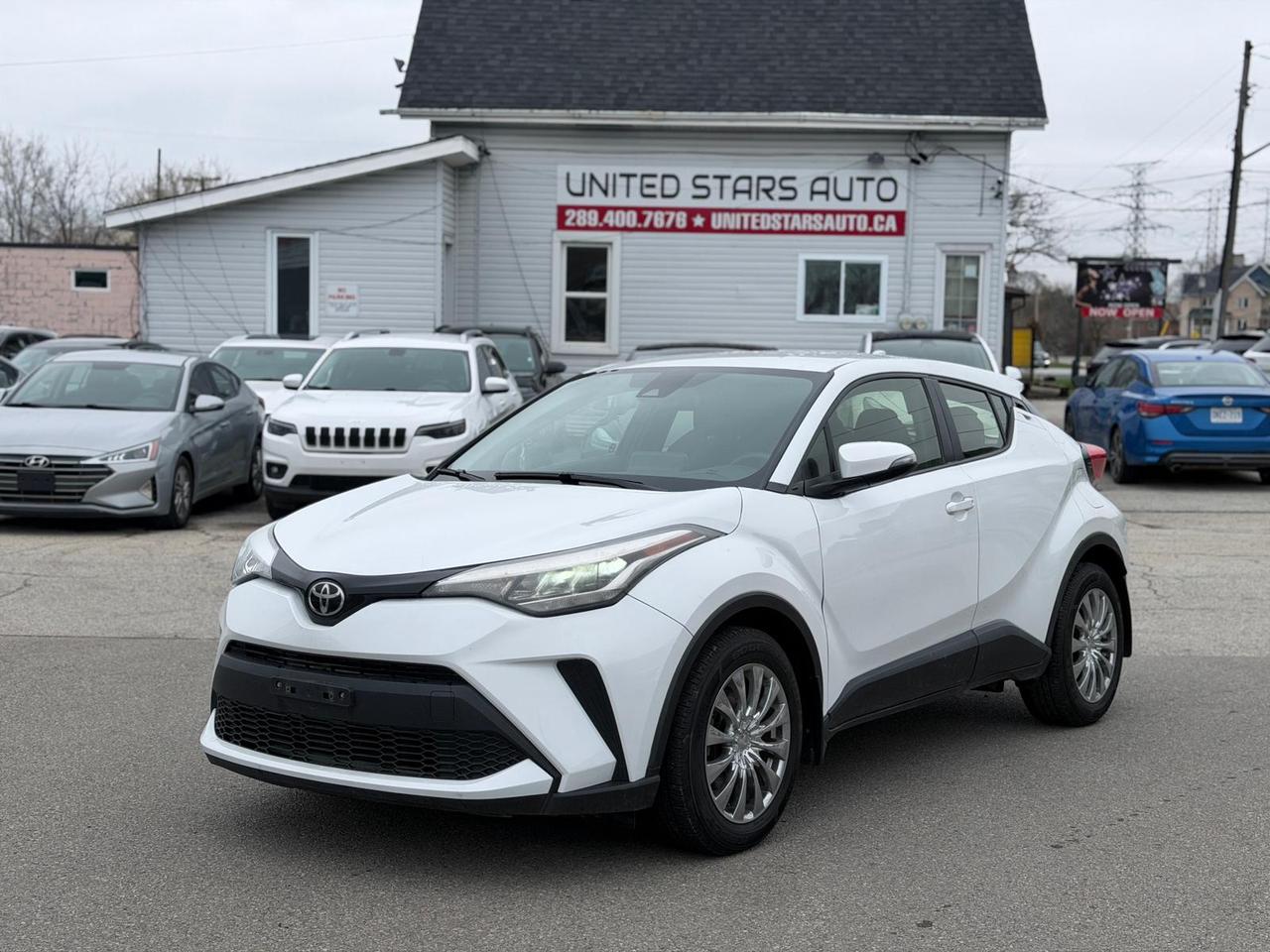 2022 Toyota C-HR XLE Photo