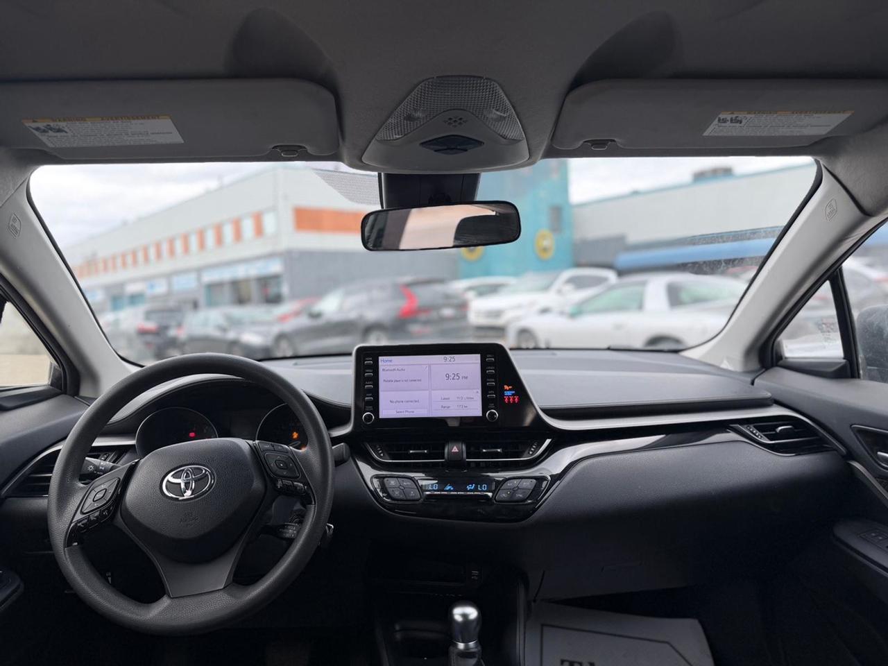 2022 Toyota C-HR XLE Photo