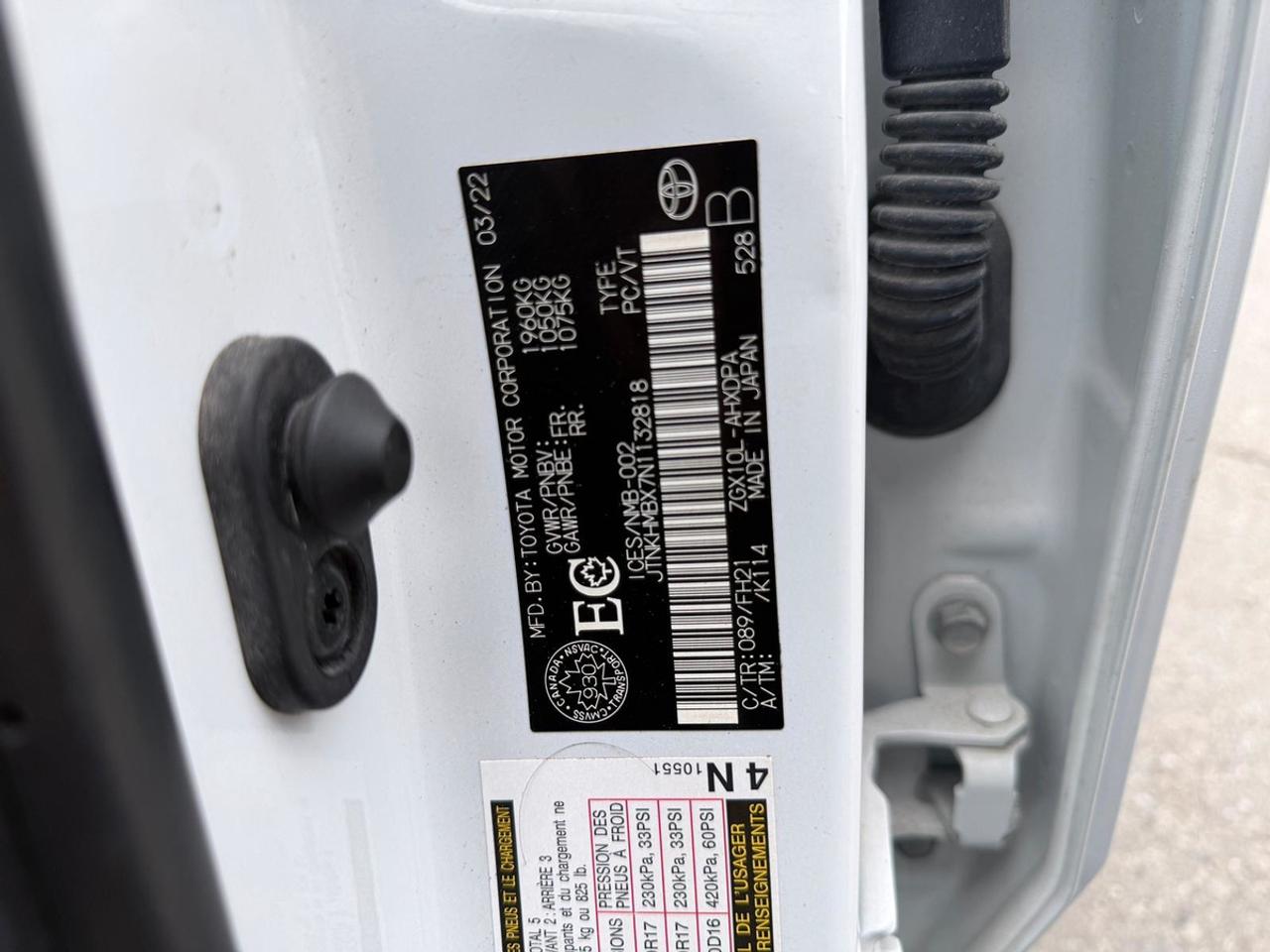 2022 Toyota C-HR XLE Photo