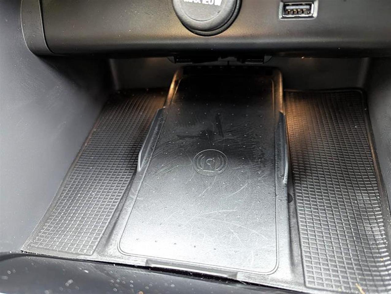 2022 Volvo XC40 R-Design   Polestar   HK Audio   Low KM   AWD Photo