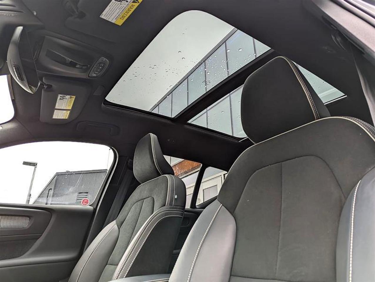 2022 Volvo XC40 R-Design   Polestar   HK Audio   Low KM   AWD Photo
