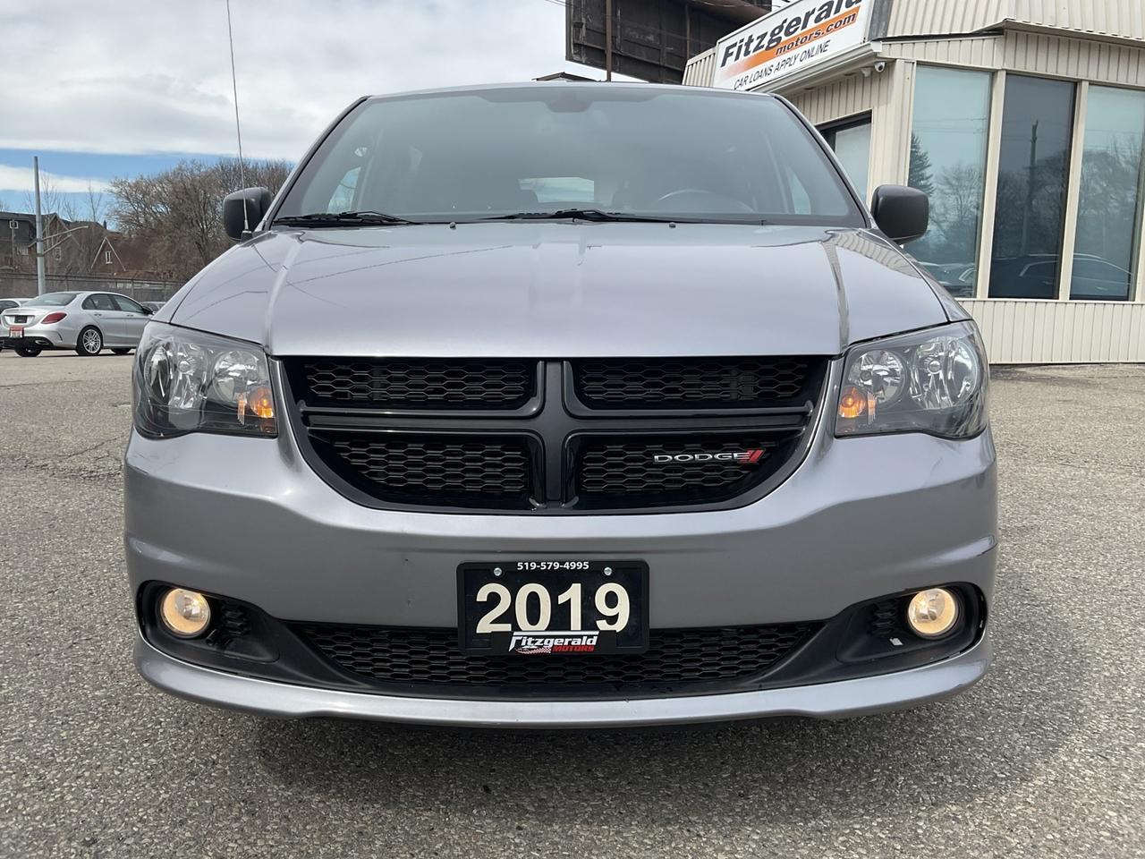 2019 Dodge Grand Caravan SXT - ALLOYS! BACK-UP CAM! DVD! STOW N GO! Photo
