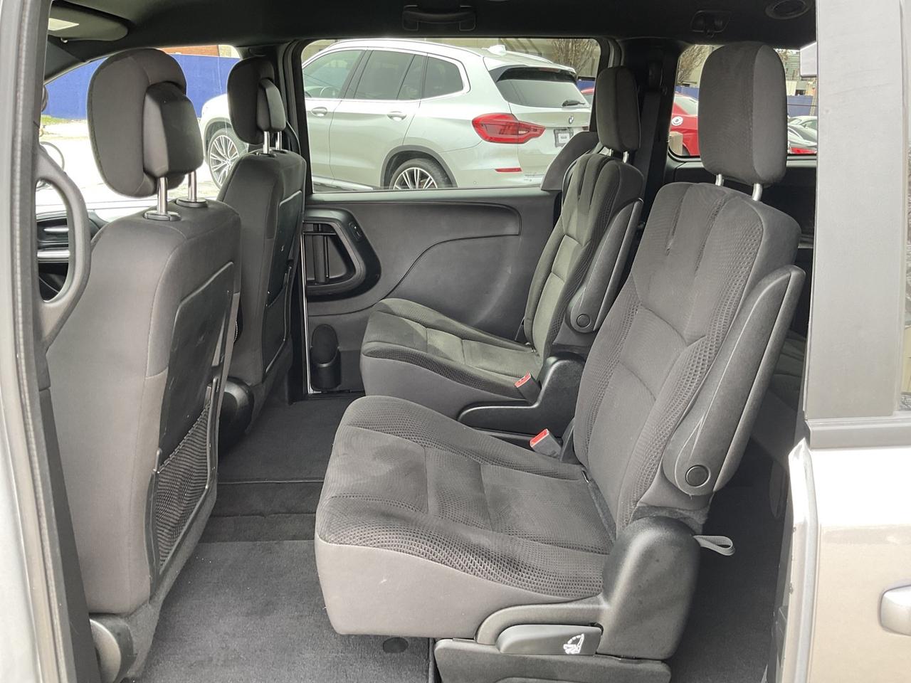 2019 Dodge Grand Caravan SXT - ALLOYS! BACK-UP CAM! DVD! STOW N GO! Photo