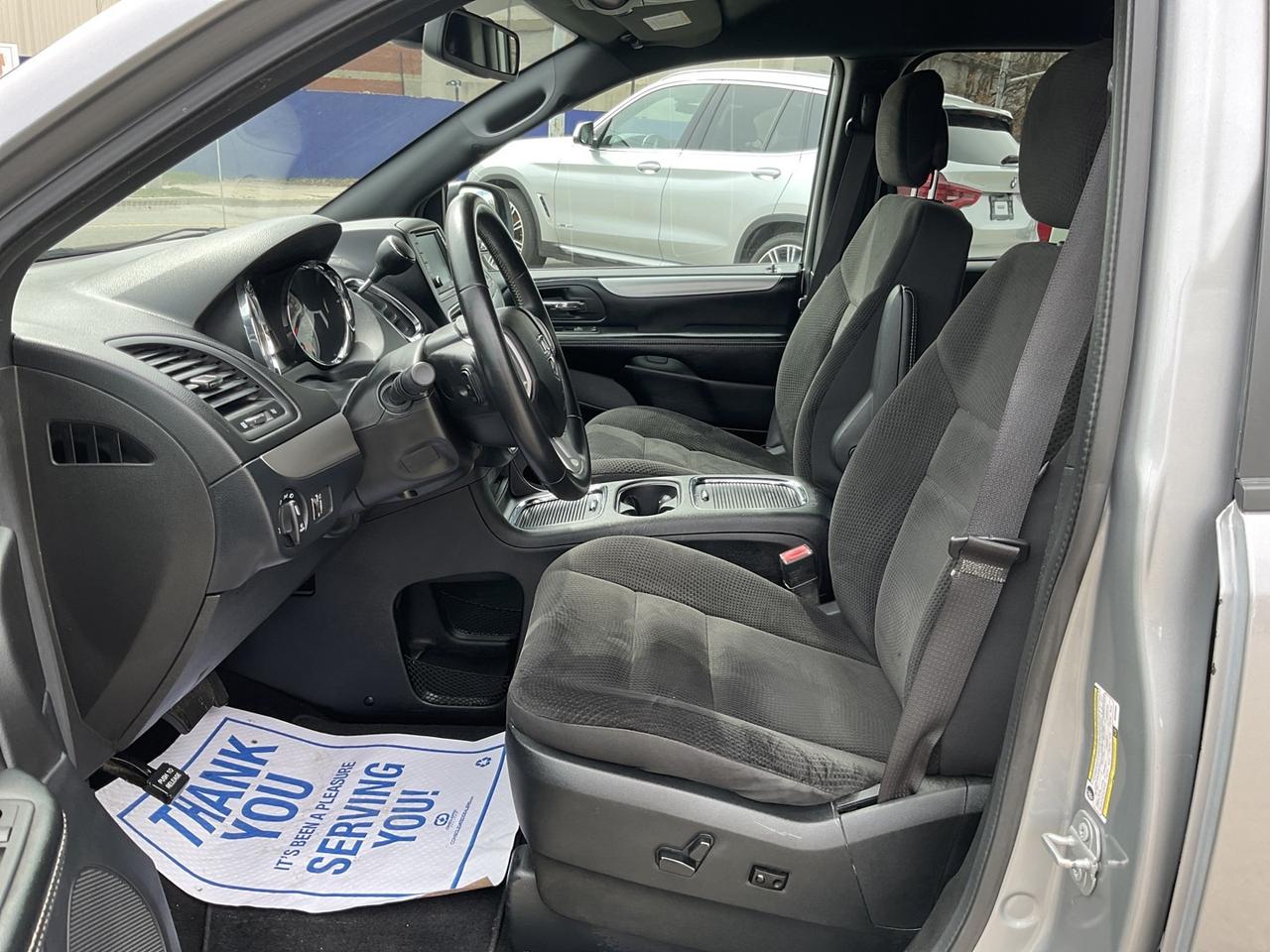 2019 Dodge Grand Caravan SXT - ALLOYS! BACK-UP CAM! DVD! STOW N GO! Photo