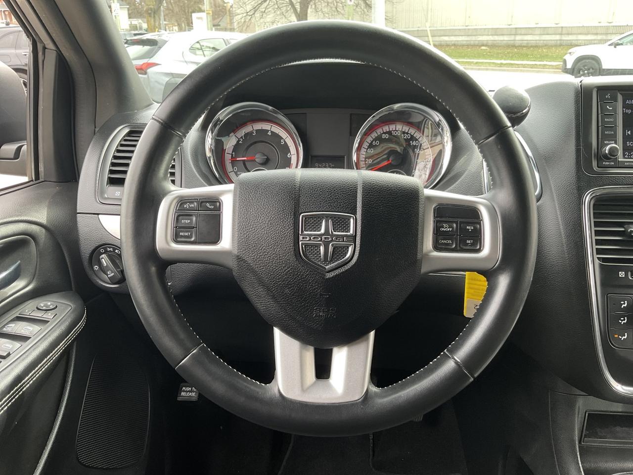 2019 Dodge Grand Caravan SXT - ALLOYS! BACK-UP CAM! DVD! STOW N GO! Photo