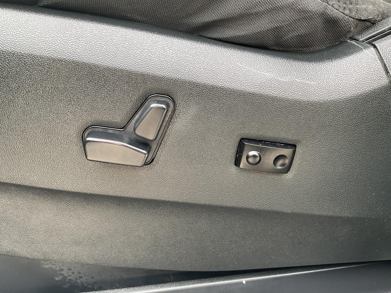 2019 Dodge Grand Caravan SXT - ALLOYS! BACK-UP CAM! DVD! STOW N GO! Photo