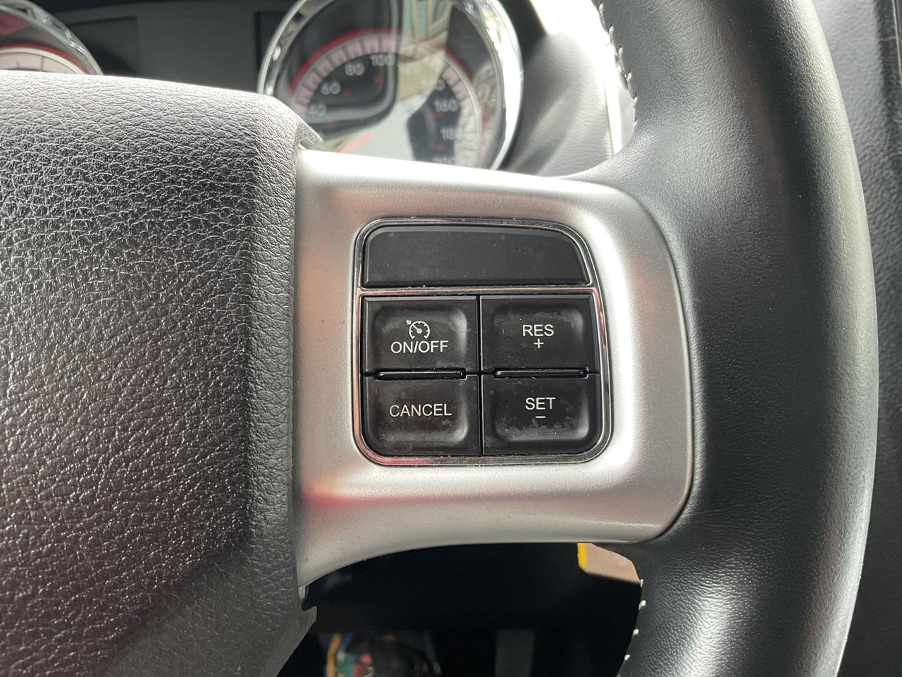 2019 Dodge Grand Caravan SXT - ALLOYS! BACK-UP CAM! DVD! STOW N GO! Photo