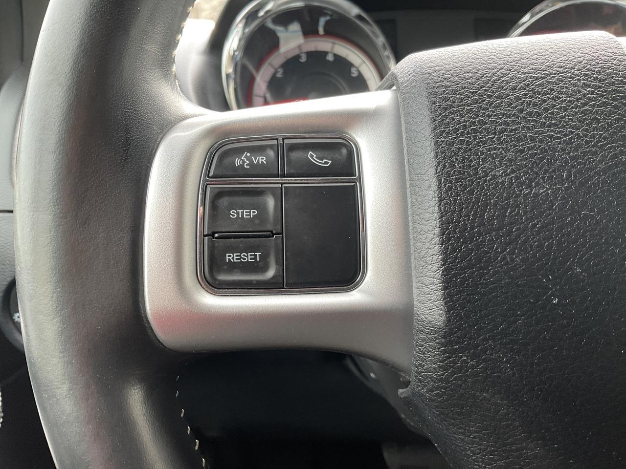 2019 Dodge Grand Caravan SXT - ALLOYS! BACK-UP CAM! DVD! STOW N GO! Photo