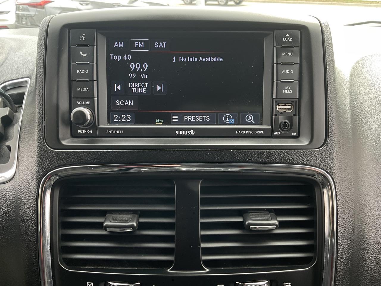 2019 Dodge Grand Caravan SXT - ALLOYS! BACK-UP CAM! DVD! STOW N GO! Photo
