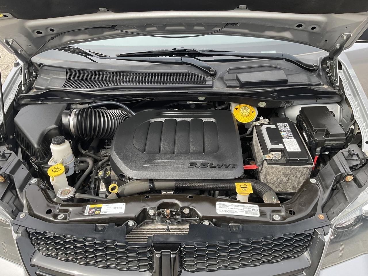 2019 Dodge Grand Caravan SXT - ALLOYS! BACK-UP CAM! DVD! STOW N GO! Photo