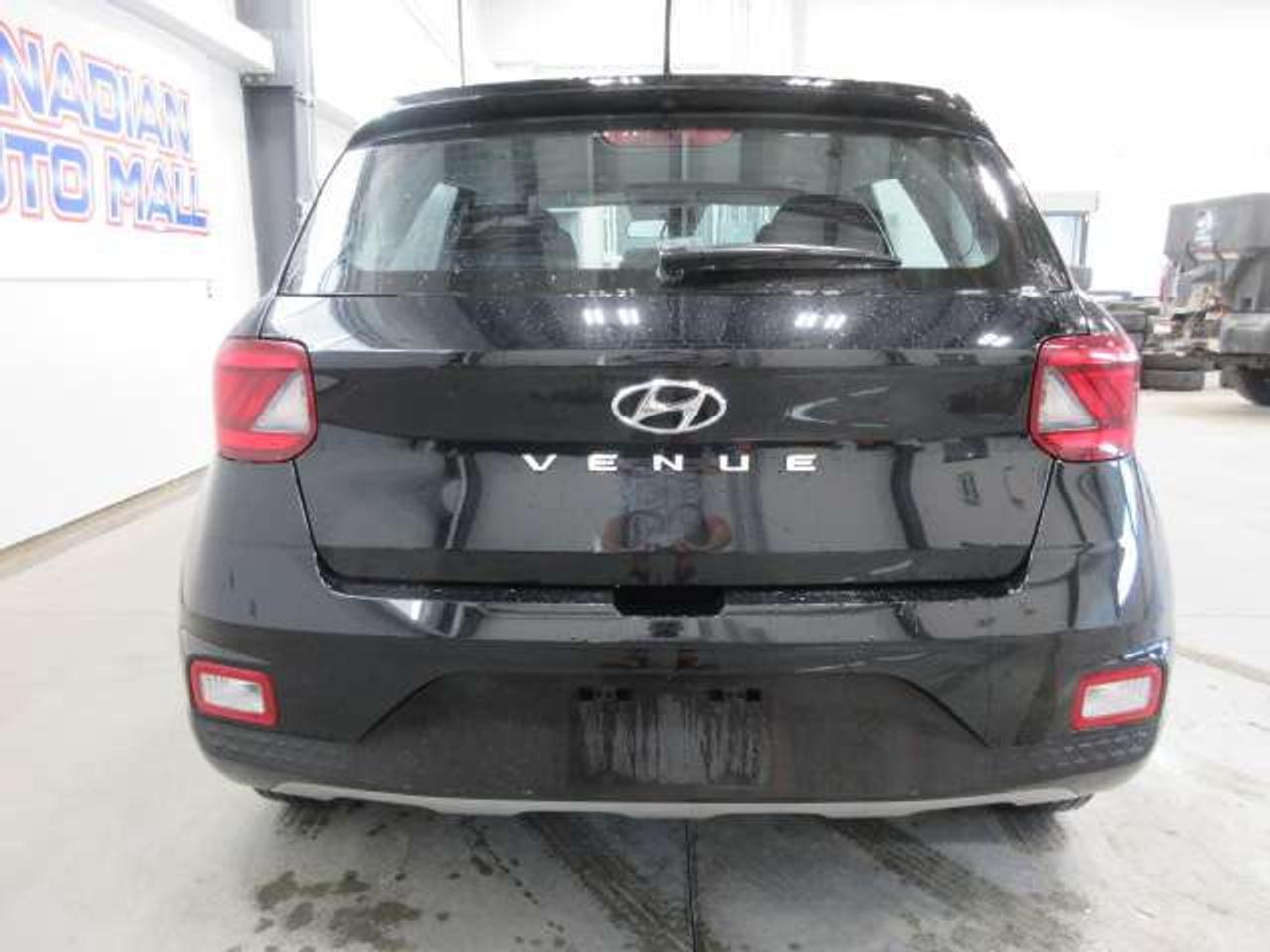 2024 Hyundai Venue PREFERRED, A/C, HTD. SEATS, APPLE/ANDROID, 66K! Photo