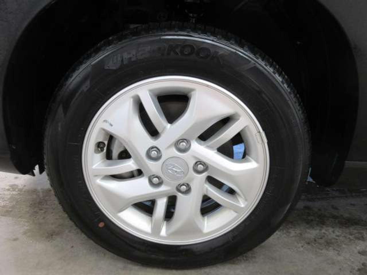 2024 Hyundai Venue PREFERRED, A/C, HTD. SEATS, APPLE/ANDROID, 66K! Photo