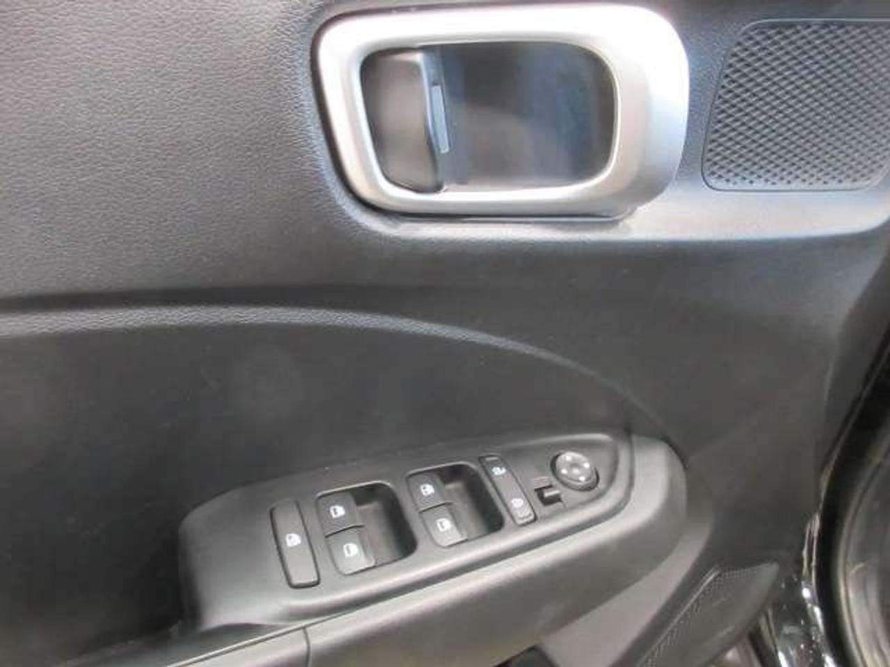 2024 Hyundai Venue PREFERRED, A/C, HTD. SEATS, APPLE/ANDROID, 66K! Photo