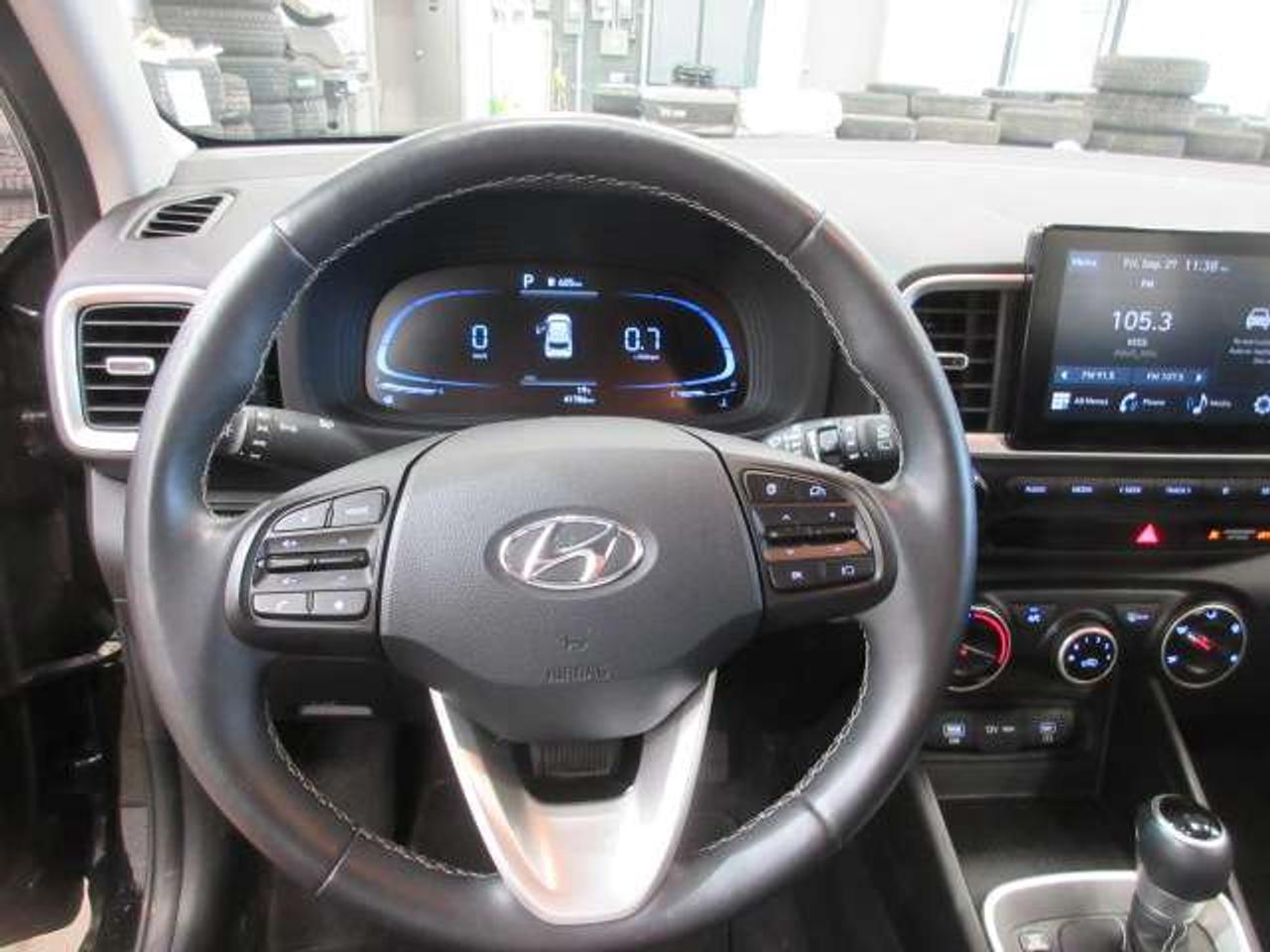 2024 Hyundai Venue PREFERRED, A/C, HTD. SEATS, APPLE/ANDROID, 66K! Photo