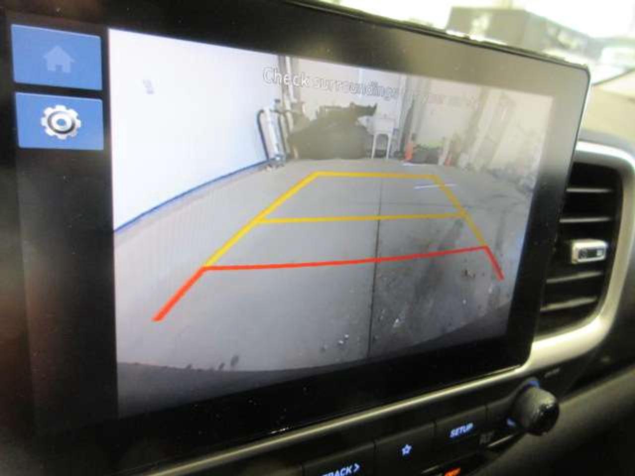 2024 Hyundai Venue PREFERRED, A/C, HTD. SEATS, APPLE/ANDROID, 66K! Photo
