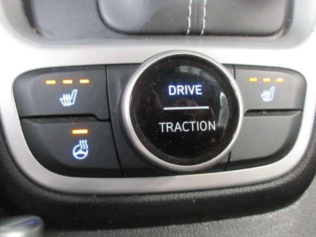 2024 Hyundai Venue PREFERRED, A/C, HTD. SEATS, APPLE/ANDROID, 66K! Photo