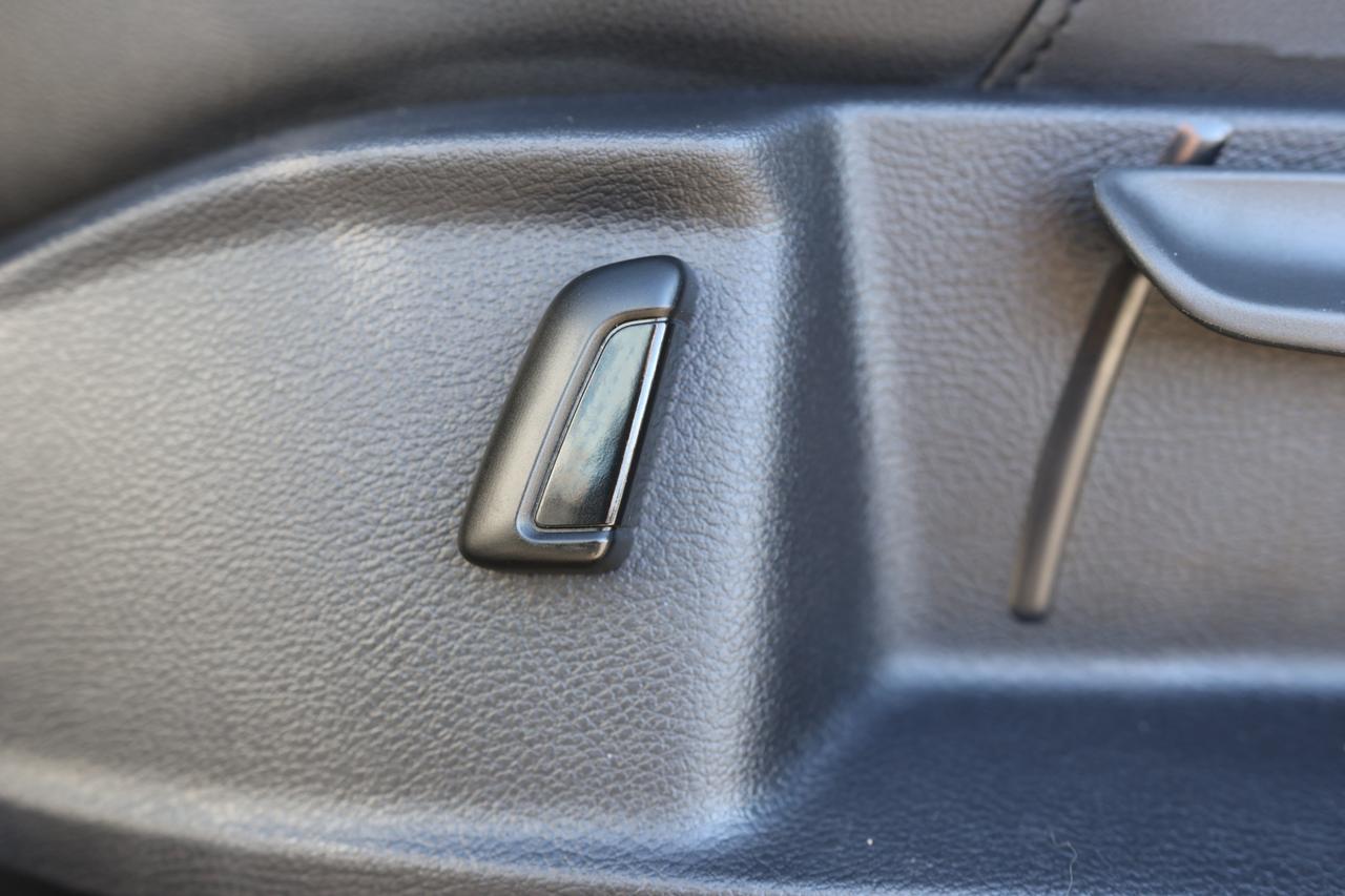 2020 Volkswagen e-Golf COMFORTLINE/LEATHER/P SEATS/HEATED SEATS/BCAM/PARK Photo