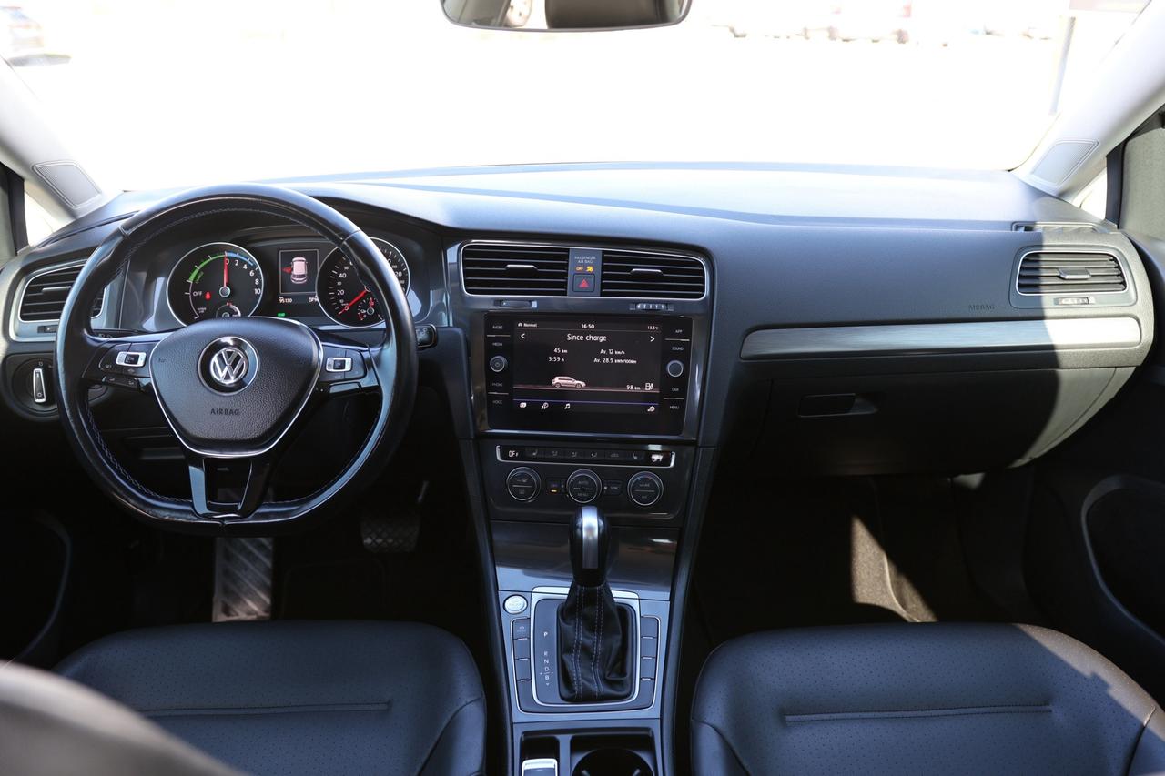 2020 Volkswagen e-Golf COMFORTLINE/LEATHER/P SEATS/HEATED SEATS/BCAM/PARK Photo