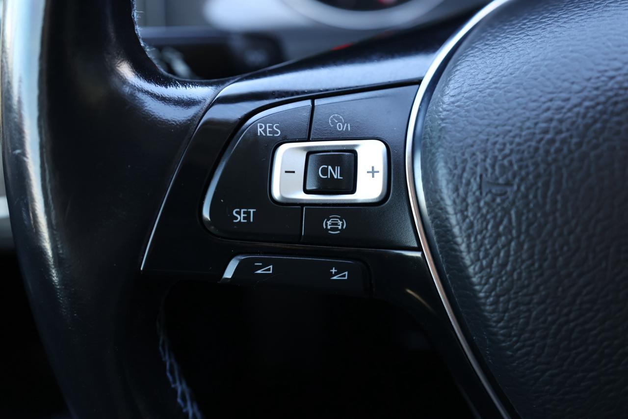 2020 Volkswagen e-Golf COMFORTLINE/LEATHER/P SEATS/HEATED SEATS/BCAM/PARK Photo