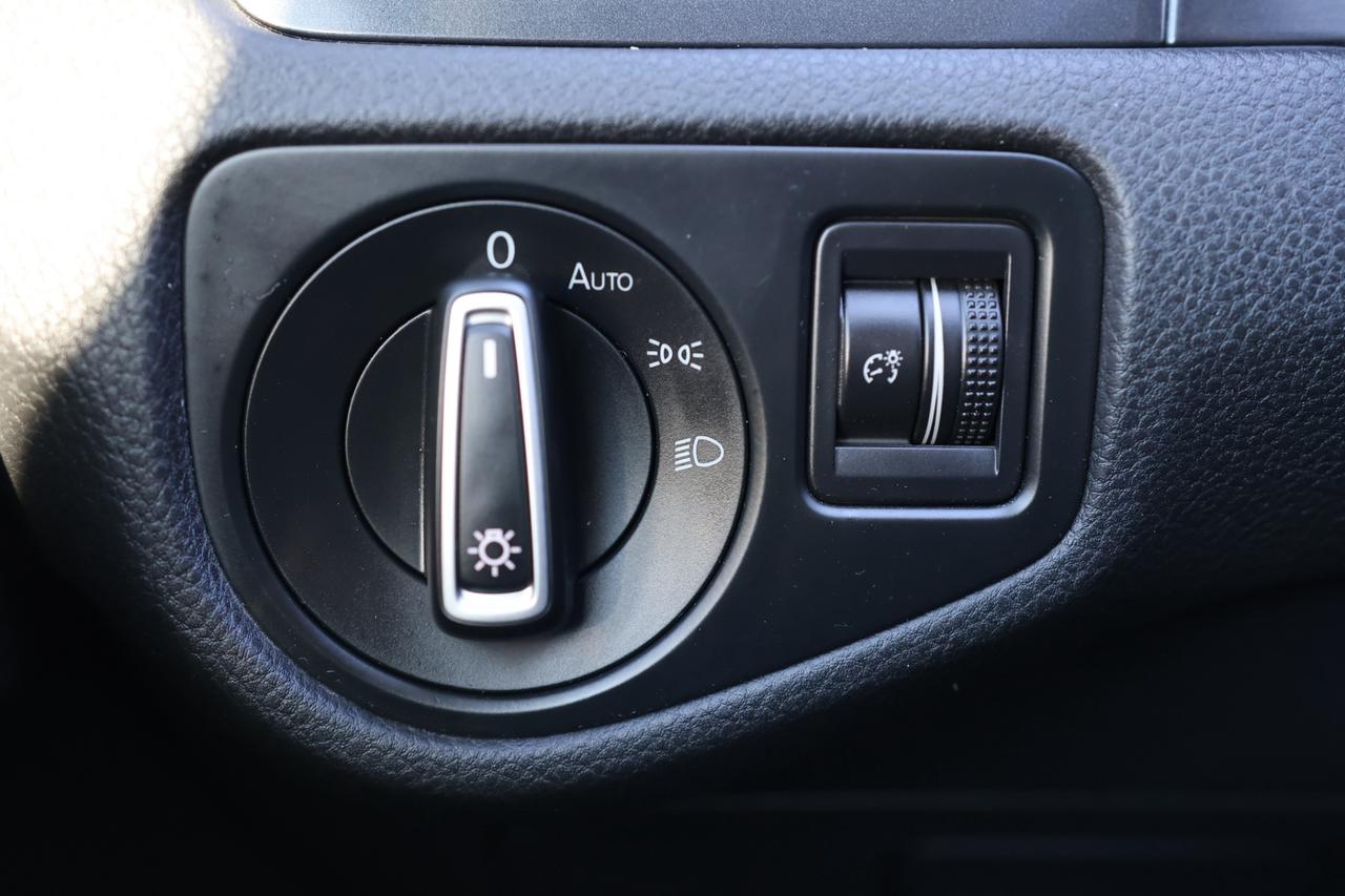 2020 Volkswagen e-Golf COMFORTLINE/LEATHER/P SEATS/HEATED SEATS/BCAM/PARK Photo