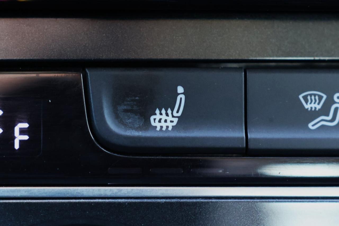 2020 Volkswagen e-Golf COMFORTLINE/LEATHER/P SEATS/HEATED SEATS/BCAM/PARK Photo