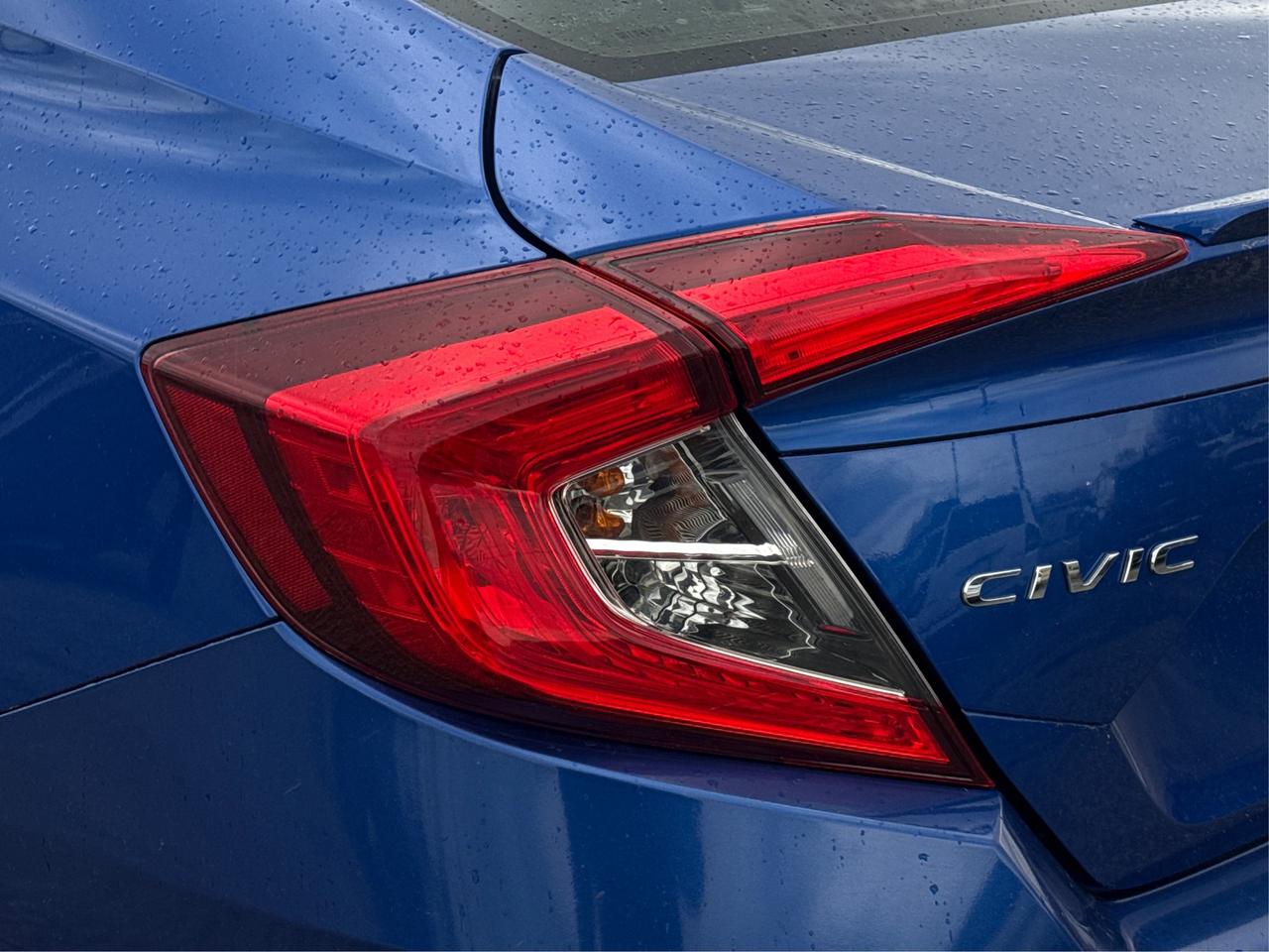 2018 Honda Civic Sedan SE CVT CLEAN MUST SEE WI FINANCE ALL CREDIT! Photo