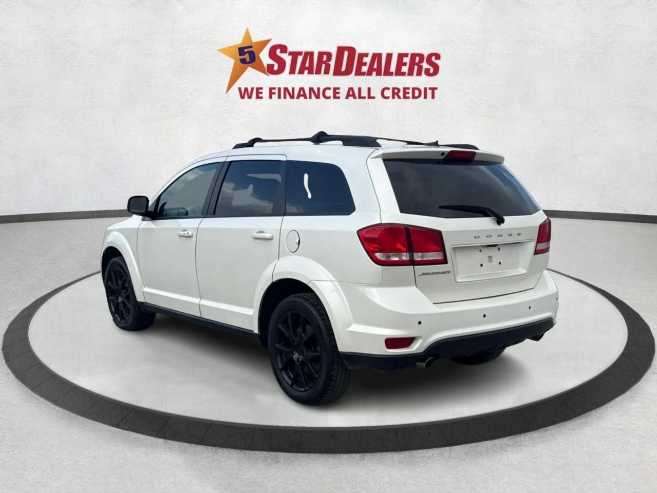 2016 Dodge Journey 7 PASS NAV HEATED SEATS CLEAN WE FINANCE ALL CREDT Photo4