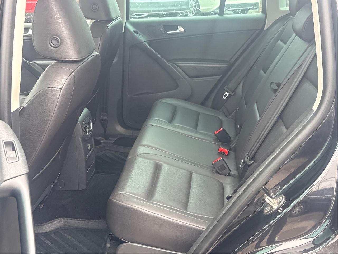 2014 Volkswagen Tiguan LEATHER PANO ROOF HEATED SEATS WE FINANCE ALL! Photo